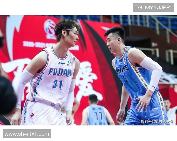 科比与恩比德的传奇对决：不同时代的篮球巨星如何影响比赛风格与球迷心态