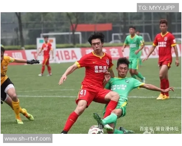 青岛黄海迎战贵州恒丰争夺中甲联赛关键三分的精彩对决