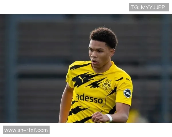 哈维西蒙斯的足球之路：从青训新星到职业赛场的闪耀之旅