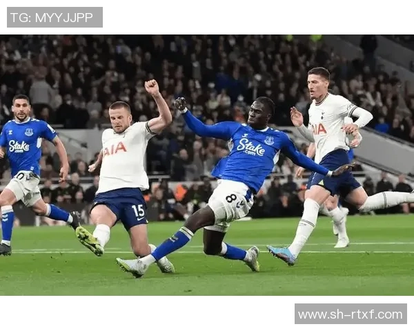 首轮狼队迎战埃弗顿展现英超新赛季激烈竞争态势